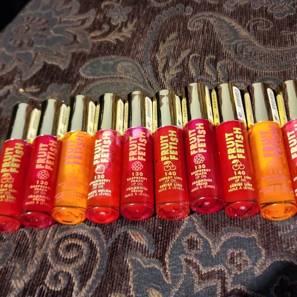 LIPSTICKS GALORE! - Picture 7 of 14